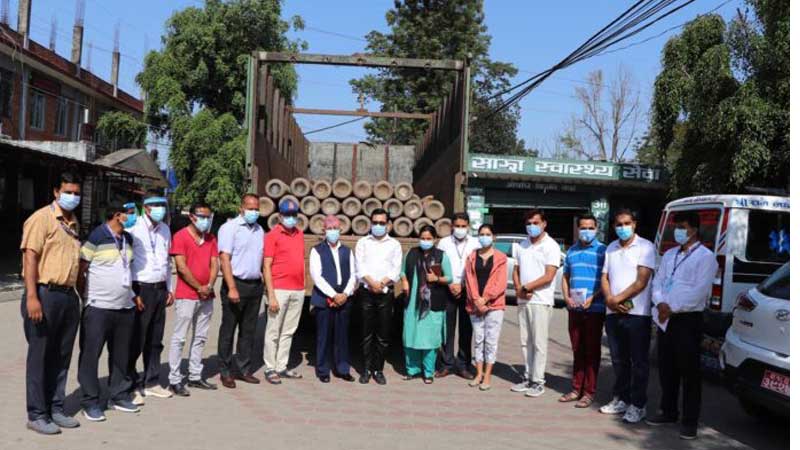 चितवन समाज अष्ट्रेलियाले दियो भरतपुर अस्पताललाई ११ लाख रुपैयाँ बराबरका अक्सिजन सिलिण्डर