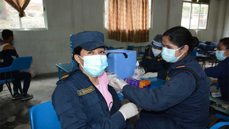 ३७ हजार ९६१ प्रहरीले लगाए पहिलो मात्राको खोप