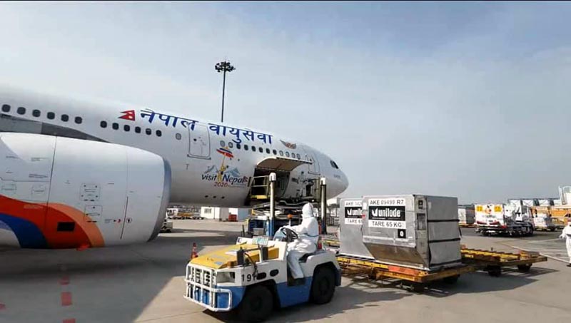 नेवानीले चीनबाट बोकेर ल्यायो यी स्वास्थ्य सामग्रीहरु
