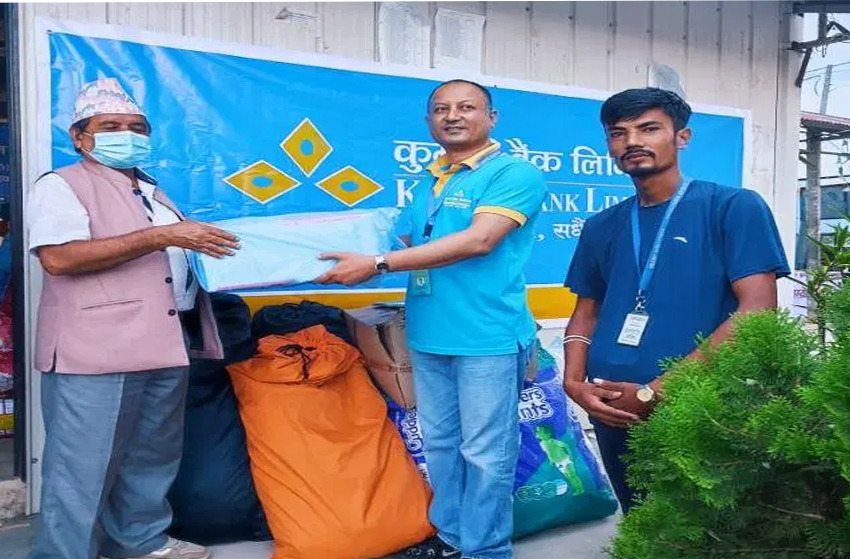 कुमारी बैंकद्धारा मेलम्चीका बाढी पीडितलाई सहयोग