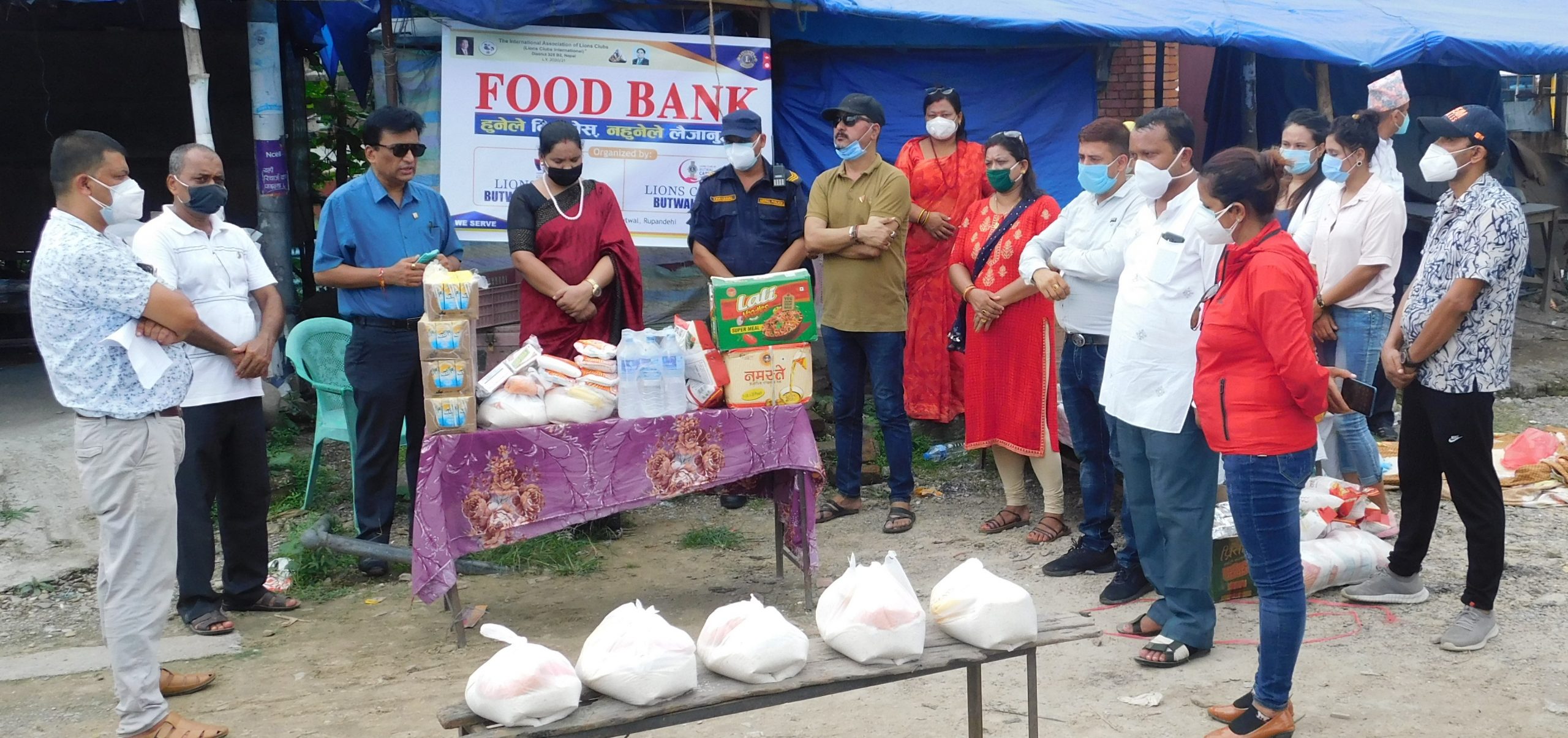 लायन्स फुड बैंकमार्फत साठी परिवारलाई खाद्यान्न