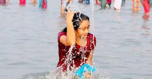 गङ्गादशहरा स्नान गर्न भक्तजनको भीड