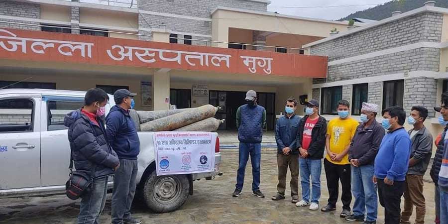 कर्णालीको ‘मुगु’ मा पनि एनआरएनए अफ्रिकाको अक्सिजन सिलिण्डर सहयोग