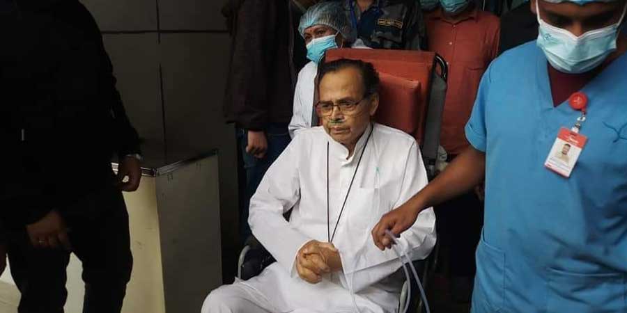 पूर्वप्रधानमन्त्री  झलनाथ खनालको दिल्लीस्थित अपोलो अस्पतालमा उपचार हुँदै