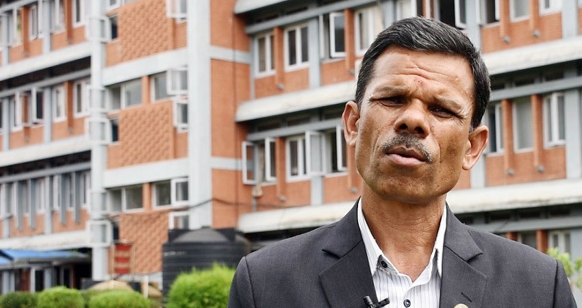 ‘माधव नेपाल एकताको छलफलमा होइन् पदको बारगेनिङ्गमा छन्’