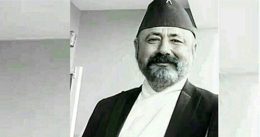 कविता: असार मुस्कुराउँछ