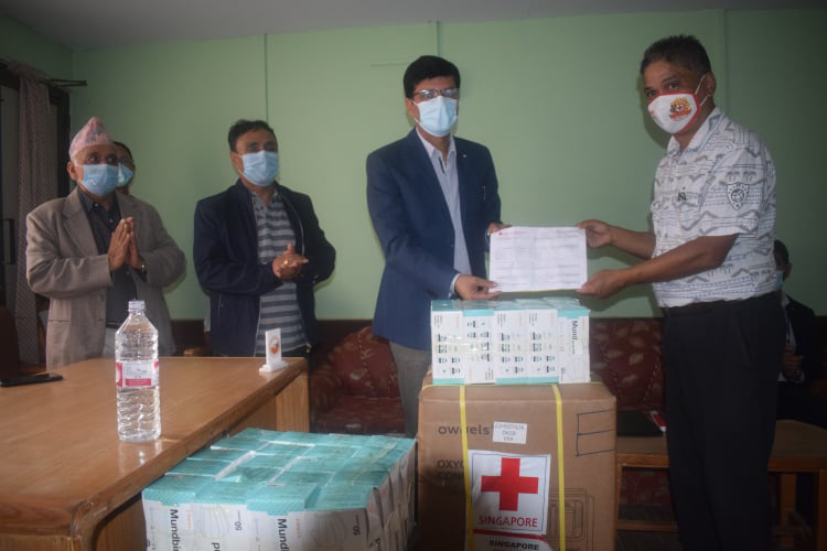 रेडक्रस सोसाइटी गुल्मीलाई स्वास्थ्य सामग्री प्रदान
