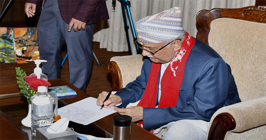 चन्द्रागिरी पुगेर ओलीले लेखे कविता