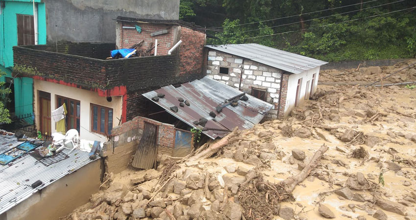 बुटवलमा पहिरोका कारण एक दर्जन घरमा क्षति, स्थानीयलाई अन्यत्र सार्ने तयारी