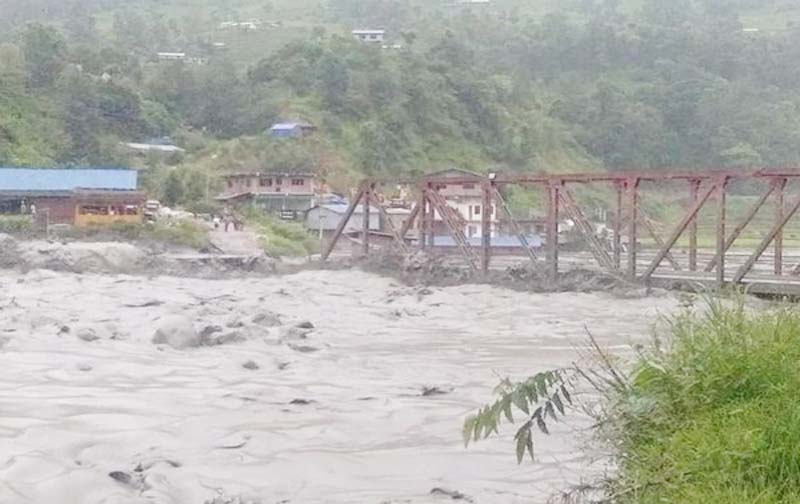 मेलम्चीमा बाढी : चनौटेको रातो पुल बगायो, थप क्षति हुनसक्ने भएकाले सचेत रहन आग्रह