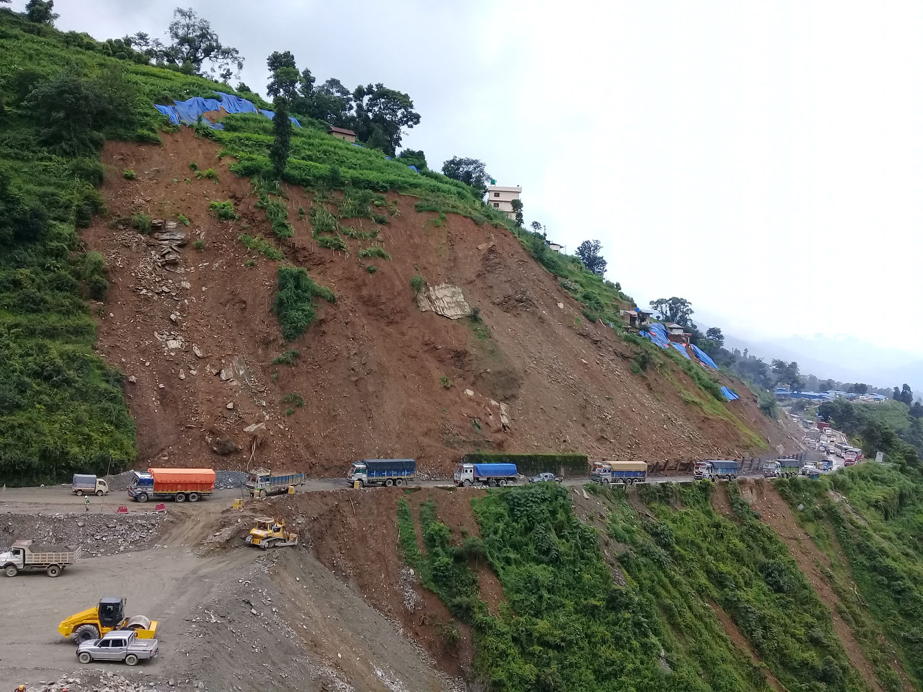 खत्री पौवा राजमार्गमा पहिरोको जोखिम