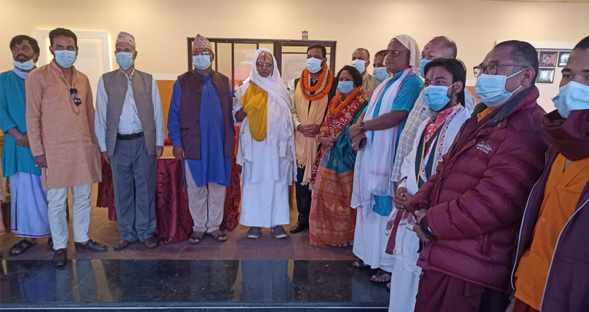 सभापतिमा उम्मेदवारी दिने तयारीमा रहेका निधिले लिए मठमन्दिरका पूजारीको आर्शिवाद