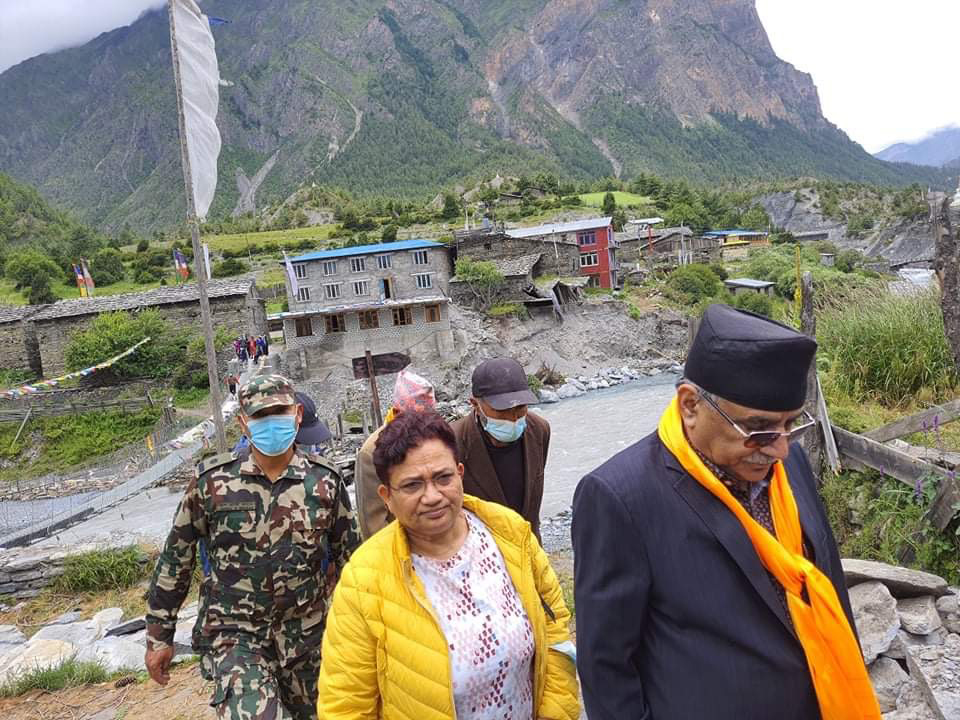 क्षति निरीक्षणका लागि पूर्वप्रधानमन्त्री प्रचण्ड र उर्जामन्त्री भुसालसहितको टोली मनाङ पुगे