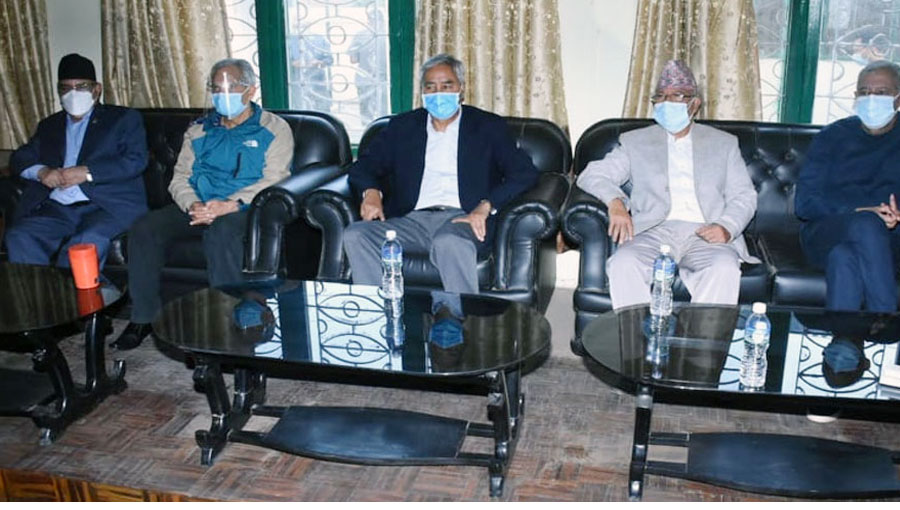 सत्तारुढ गठबन्धनको बैठक बालुवाटारमा बस्दै