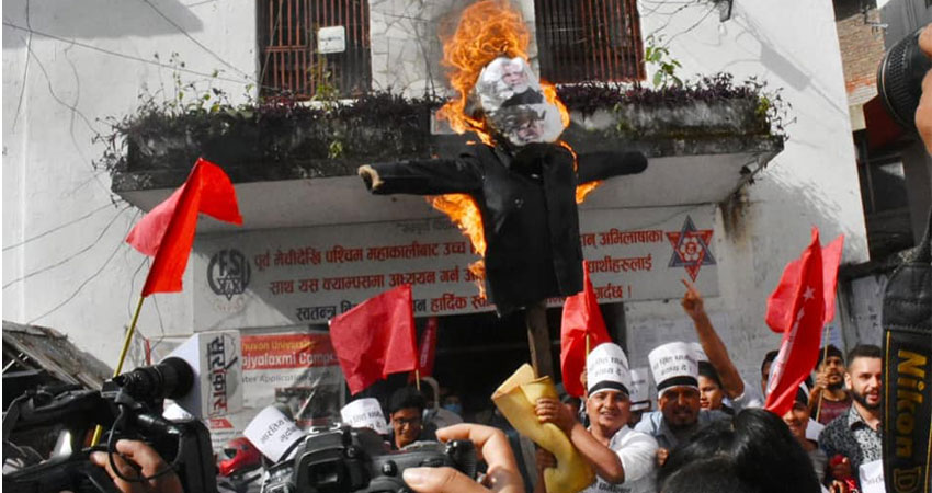 जयसिंहका लागि न्याय माग्दै अनेरास्ववियूद्धारा भारतीय प्रधानमन्त्रीको पुत्ला दहन (तस्बिरसहित)