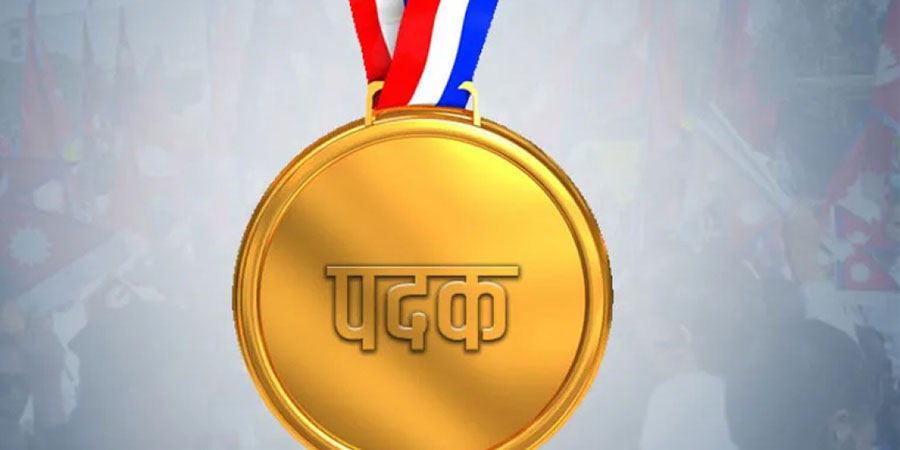 संविधान दिवसका अवसरमा नौ सय ९८ जनालाई विभूषण