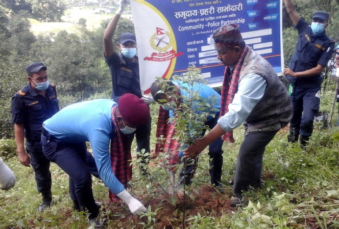 स्मारक क्षेत्रमा वृक्षरोपण, बिरुवाको संरक्षण गर्न समुदायसँग सहकार्य