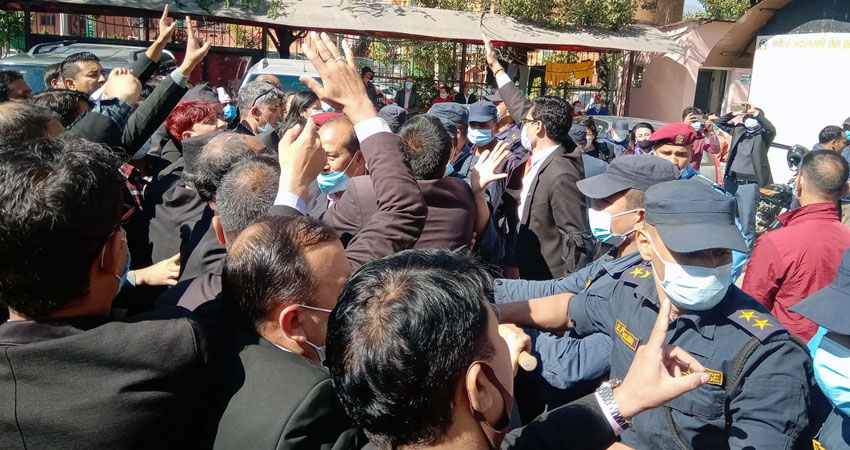 राणाको चेतावनी लत्याएर आन्दोलनमा उत्रियो नेपाल बार, थप सशक्त बनाउने घोषणा
