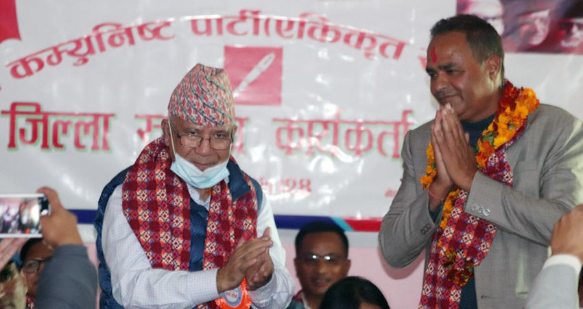 एमालेलाई अर्को धक्का, अध्यक्षसहित डडेलधुराको जिल्ला कमिटी नै एकीकृत समाजवादीमा समाहित