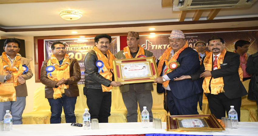 “शिखर टिकटक स्टार नेपाल रियालिटी शो २०७८” शुभारम्भ : मन्त्री र कलाकारहरु सम्माानित