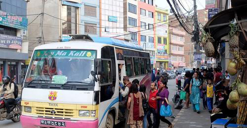 सार्वजनिक यातायातमा तोकिएभन्दा बढी भाडा लिनेलाई कारबाही
