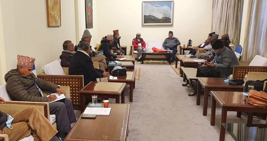 सरकार छाड्ने तयारीमा माओवादी केन्द्र, खुमलटारमा बिहानैदेखि छलफल