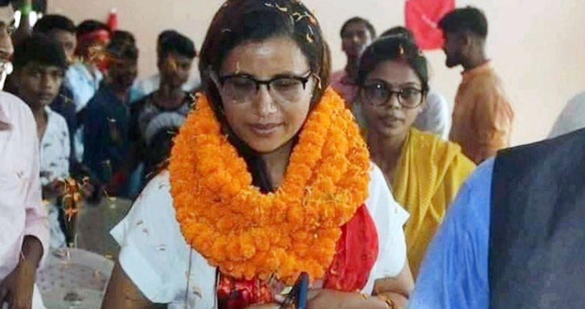 सम्मेलन सकिएको डेढ महिनापछि पदाधिकारीलाई सपथ खुवाउँदै अखिल क्रान्तिकारी