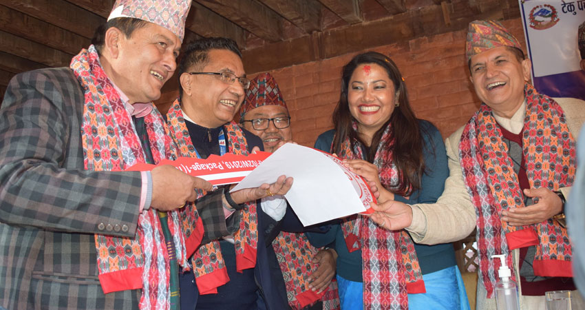 मन्त्री झाँक्रीद्वारा सम्पदा हस्तान्तरण