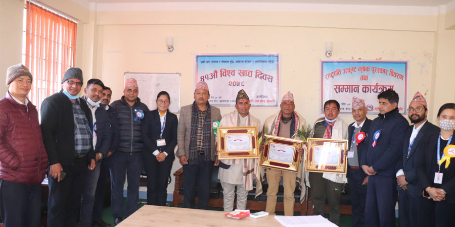 विदेशबाट फर्किएर कृषि व्यवसायमा लागेका तीन युवाले पाए ‘राष्ट्रपति उत्कृष्ट कृषक पुरष्कार’