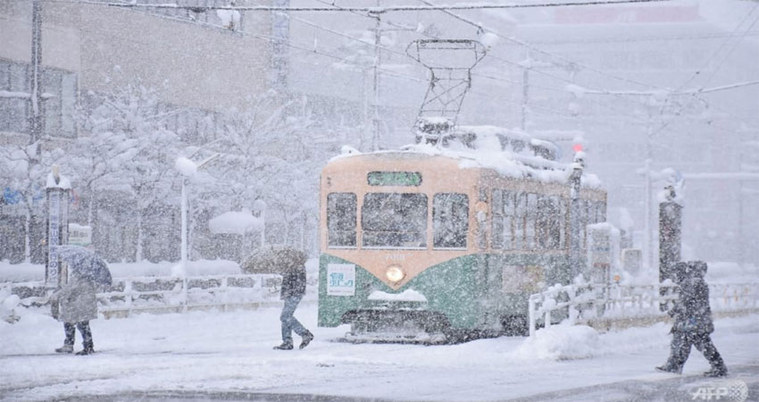 भारी हिमपातका कारण मध्य जापानको आवागमन अस्तव्यस्त