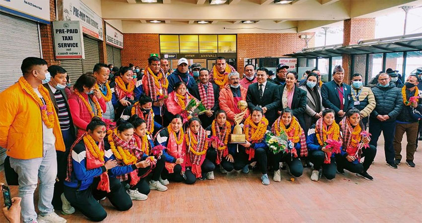 स्वर्ण विजेता महिला भालिबल टोली स्वदेश फिर्ता