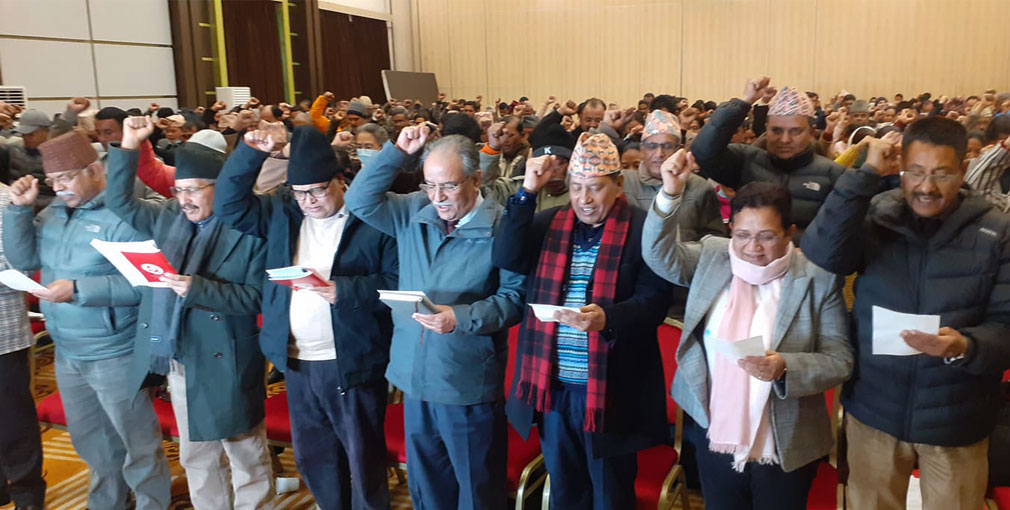 माओवादी केन्द्रका केन्द्रीय सदस्यले सपथ लिएसँगै सुरु भयो  बैठक