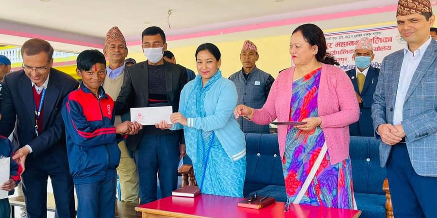 भरतपुर महानगरद्धारा ६७ स्कुलका ६९२ विद्यार्थीलाई छात्रवृत्ति वितरण