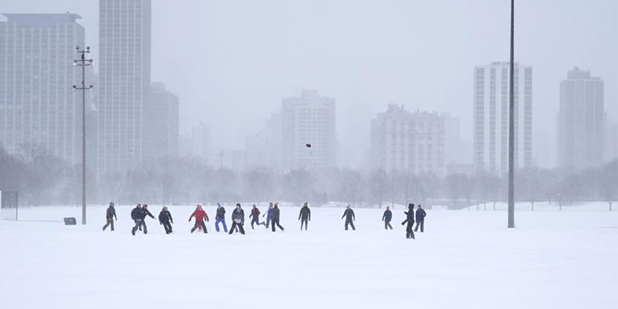 Winter storm spreads heavy snow, ice further across US