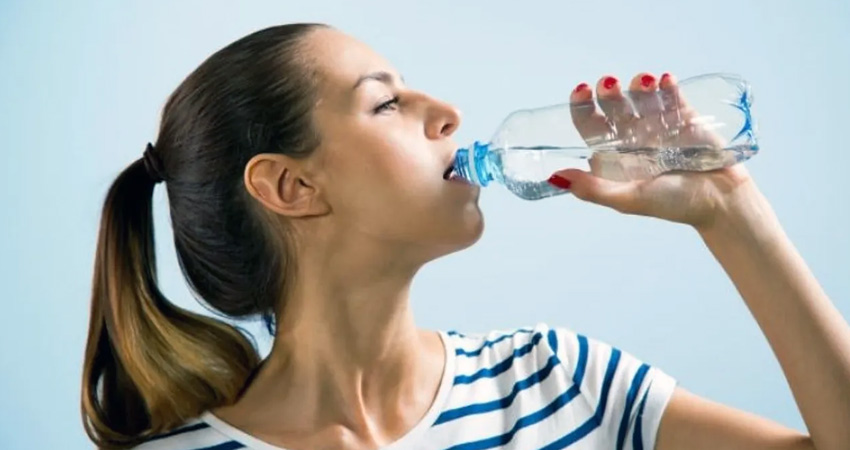 कम पानी पिउनाले हुन्छ यस्ता गम्भीर समस्या, जान्नुहोस् तत्कालै देखिने समस्याहरु
