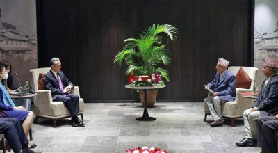 चिनियाँ विदेशमन्त्रीलाई ओलीले भने – बन्द नाका सूचारु हुनुपर्‍यो