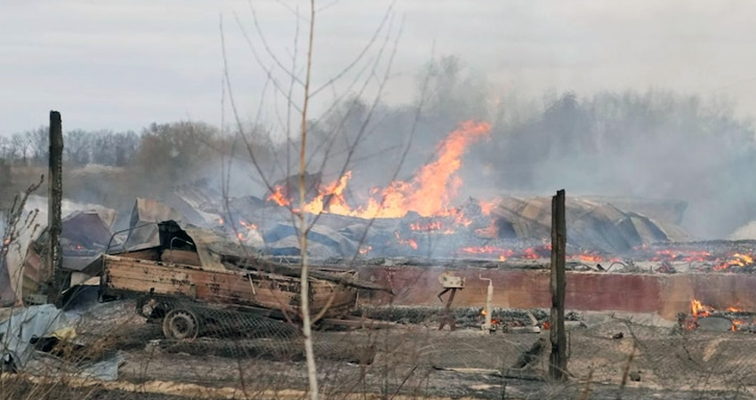 यूक्रेनका एयरपोर्टहरुमा एकै पटक बमबारी, कीभ तर्फ अघि बढ्यो रुसी सेना