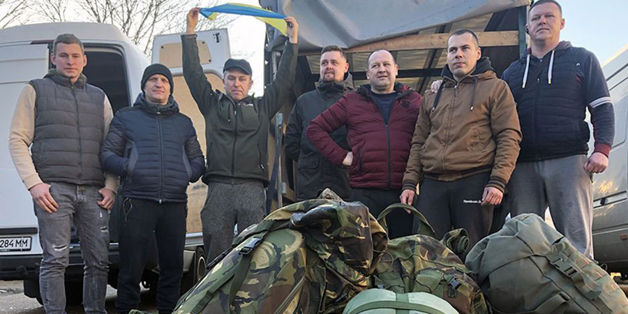 देशलाई अप्ठेरो परेका बेला रुसविरुद्ध लड्न भन्दै युकेबाट फर्किए युक्रेनी