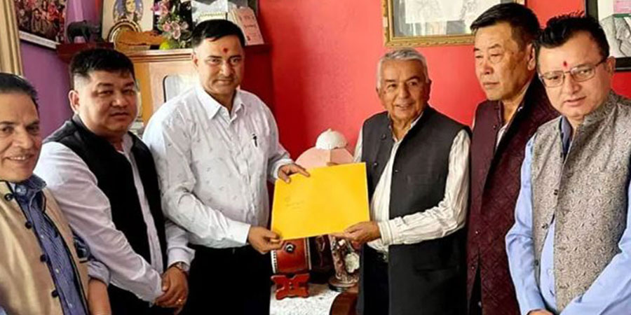 भरतपुर महानगरपालिका माओवादीलाई दिन नसकिने भन्दै चितवन कांग्रेसका नेताहरु काठमार्डौंमा