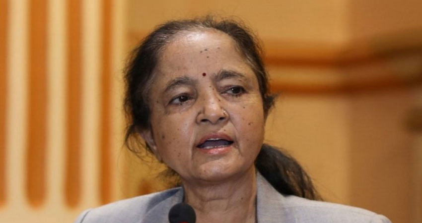 मन्त्री रेग्मी वीर अस्पतालमा उपचार गराउँदै