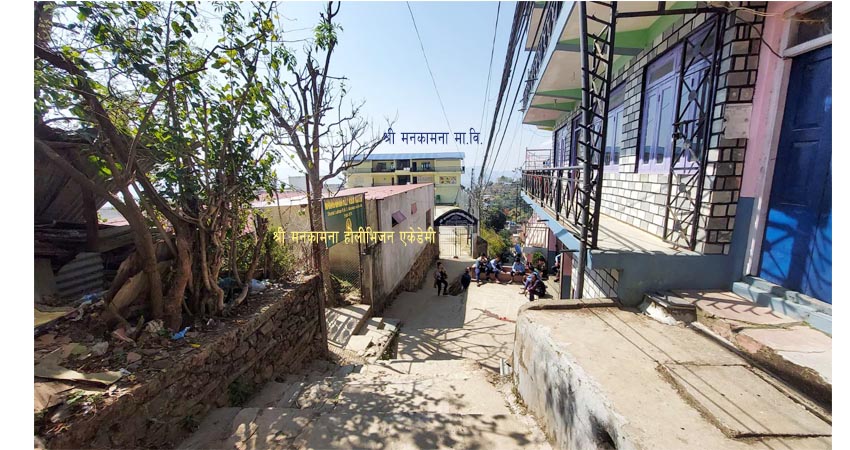 कानुनको धज्जि उडाउँदै सरकारी स्कूलको आडैमा निजी विद्यालय