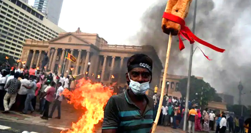 श्रीलंकामा संकटकाल हटेसँगै चर्कियो प्रदर्शन, देशैभरि लाग्यो चीन विरोधी नारा