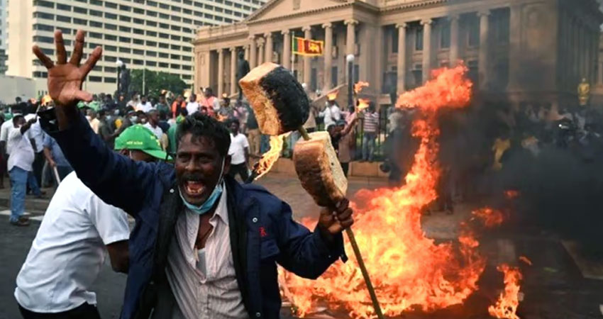 गम्भीर संकटमा श्रीलंका : औषधि सकियो, पेट्रोल पम्पमा सेनालाई गरियो तैनाथी