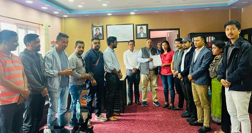 तत्काल पाठ्यपुस्तक पुर्‍याउने व्यवस्था गर्न अखिल क्रान्तिकारीको माग