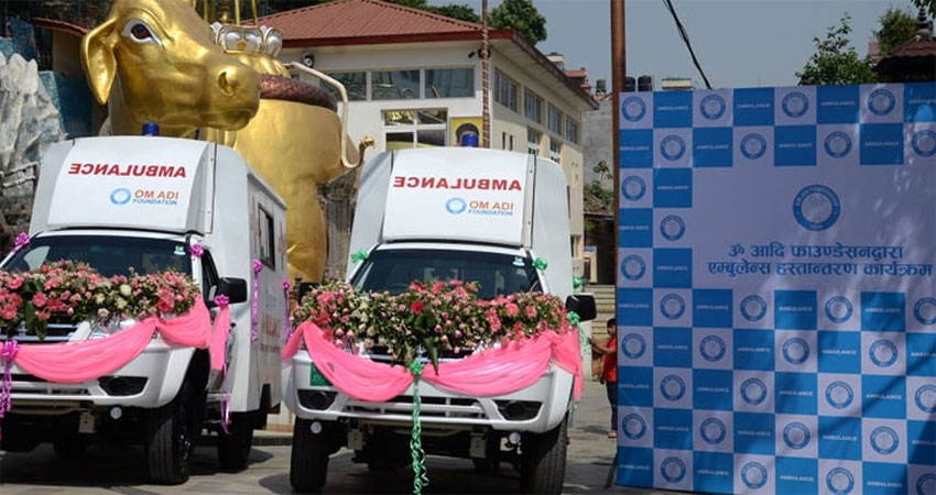 ओम आदि फाउन्डेसनद्वारा दुई पालिकालाई एम्बुलेन्स हस्तान्तरण