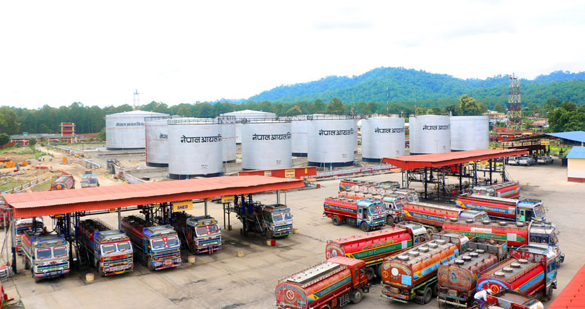 पेट्रोलियम पदार्थको मूल्य घटाउन प्रधानमन्त्रीको निर्देशन, आयल निगमले के गर्ला ?