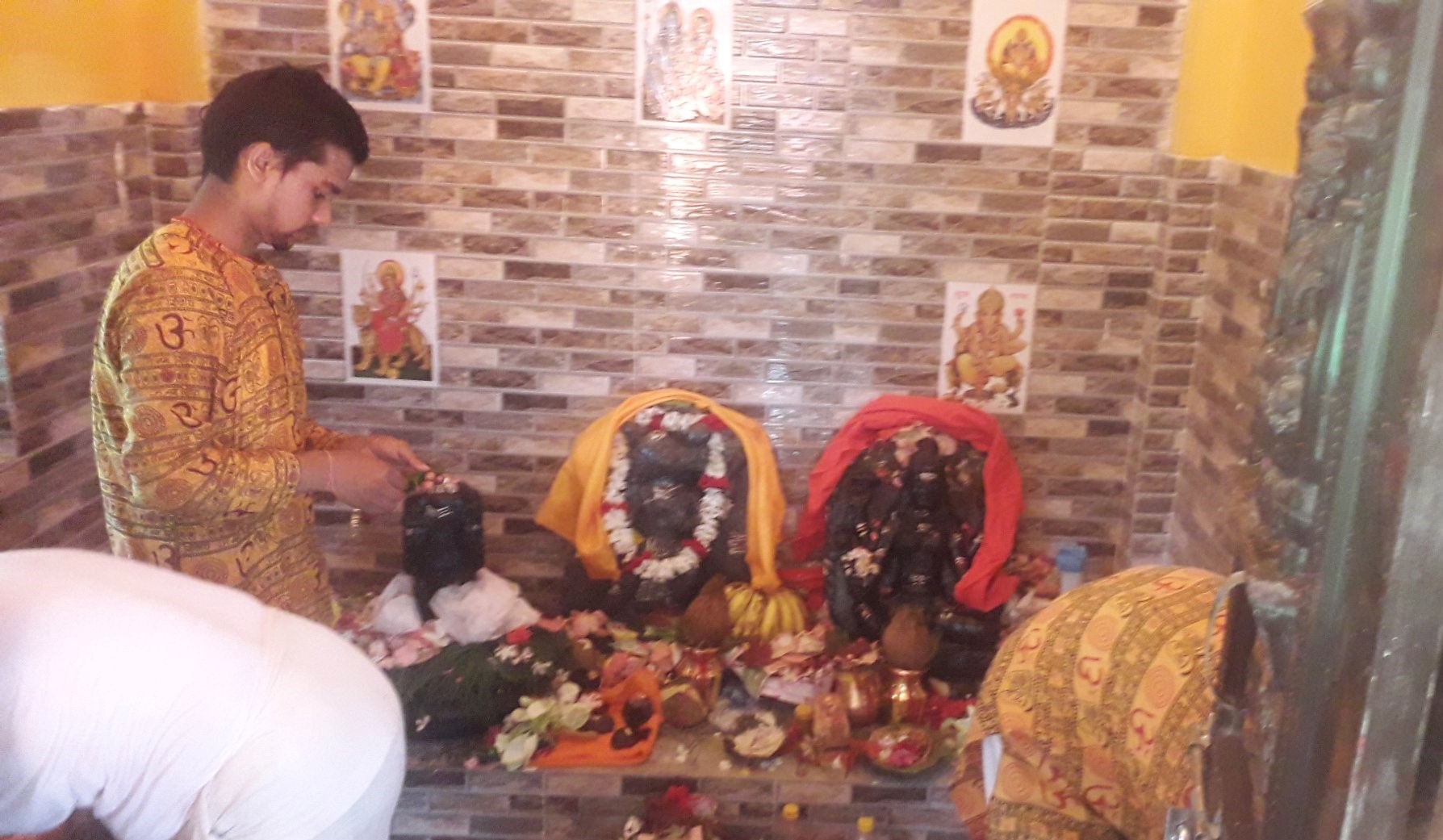 घिमिरेहरुको कुल देवता मन्दिरमा मूर्ति स्थापना