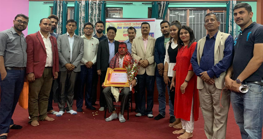 सगरमाथा आरोहि न्यौपानेलाई बिहादी समाजद्धारा सम्मान