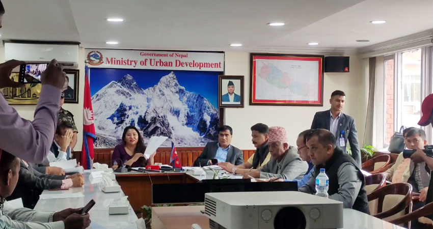 फोहोरभित्र राजनीति : महानगरकाे पहलप्रति मन्त्रालयमा जम्मा भएर नेताहरुले गरे विरोध