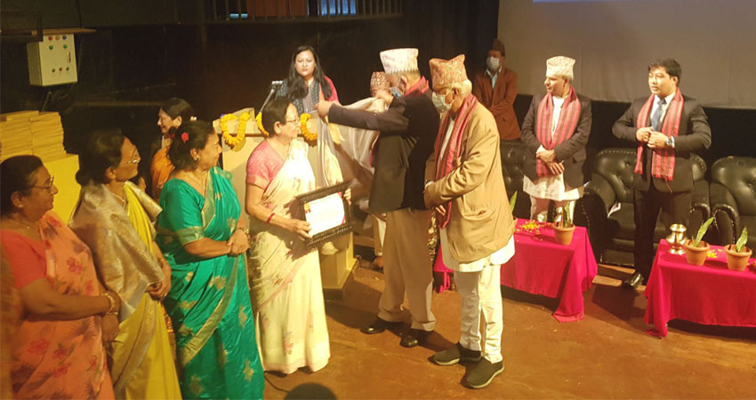 चार स्रष्टालाई ‘आमा खम्बा’ पुरस्कार प्रदान